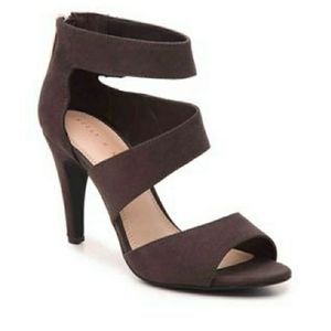 Kelly & Katie - Amari